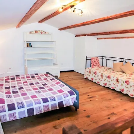 Holiday home Awesome In Goult